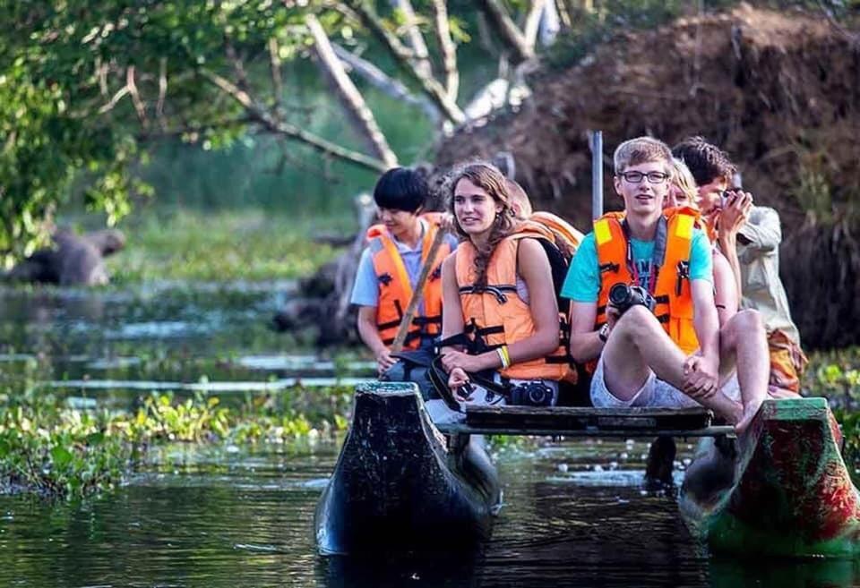 Swan Lake Habarana Bagian luar foto
